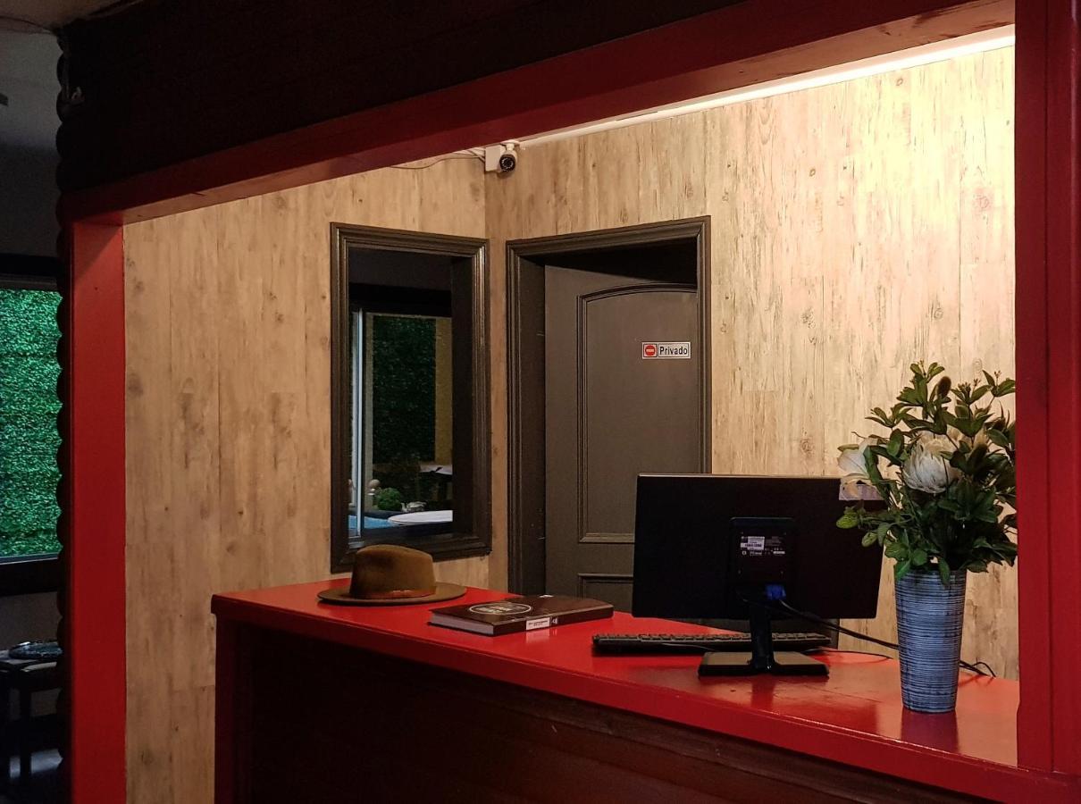 Hostal Centro Montt テムコ エクステリア 写真